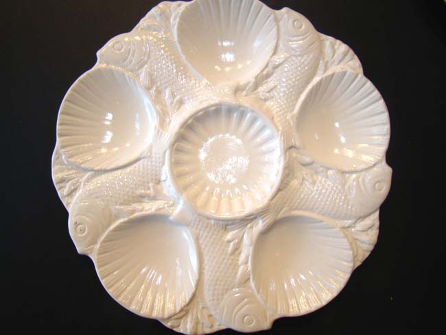 A fine pair of Minton "18th century style Staffordshire salt-glaze" oyster plates — image 2